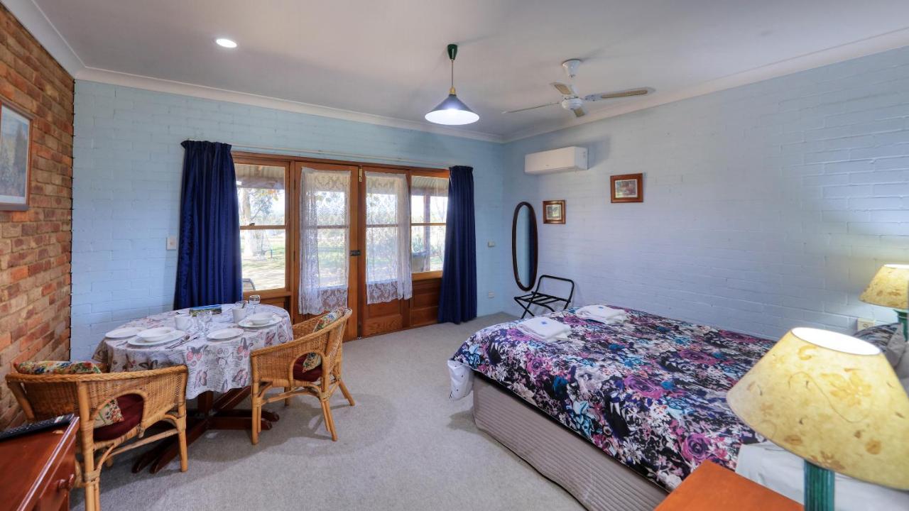 The Vineyard Motel Cowra Buitenkant foto